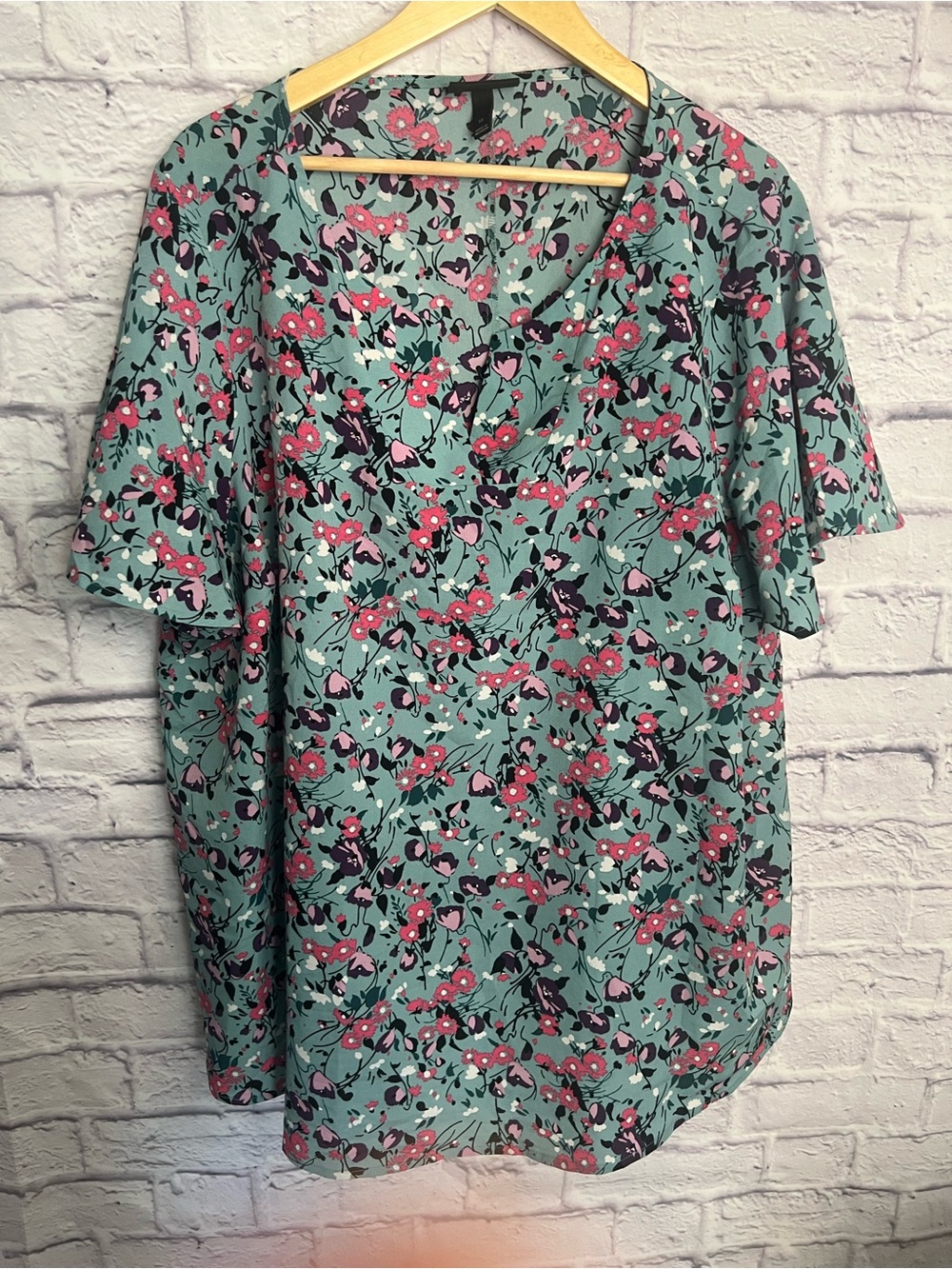 Lane Bryant Floral V-Neck Blouse Size 22 Mint Green Short Sleeve Top